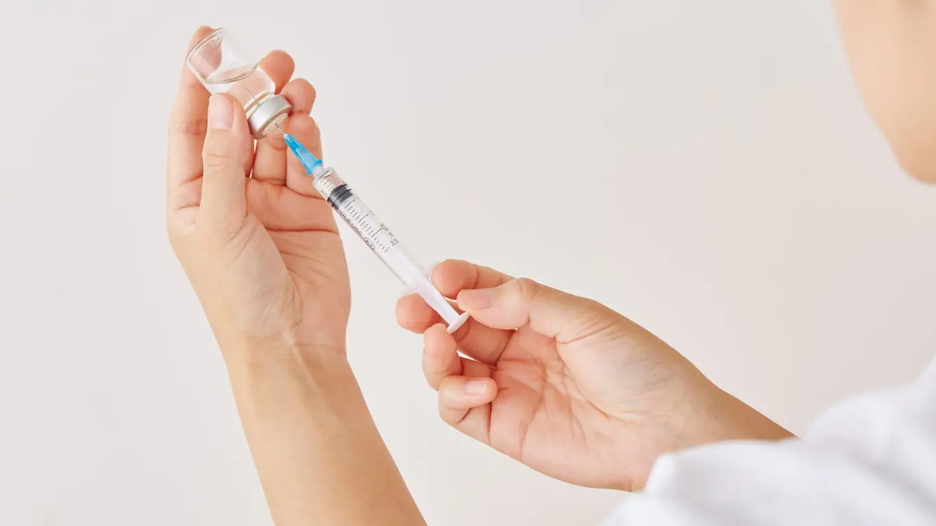 Labia puffing injection prepared by a doctor